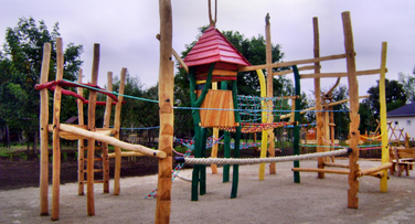 Játszótér építése - Fából készült komplett játszóterek, játszótéri eszközök 